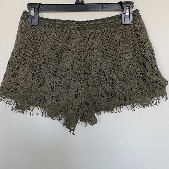 Mossimo Supply Co. Pants - 4/20$ Olive green crochet shorts small